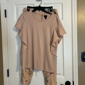Worthlington set. Size large ankle pant set. Excellent condition. Non smoker